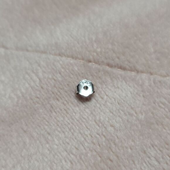 Red Earrings - Picture 5 of 6